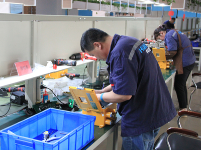 華科電氣成功舉辦“質(zhì)量月”生產(chǎn)技能比武與技術(shù)交流活動